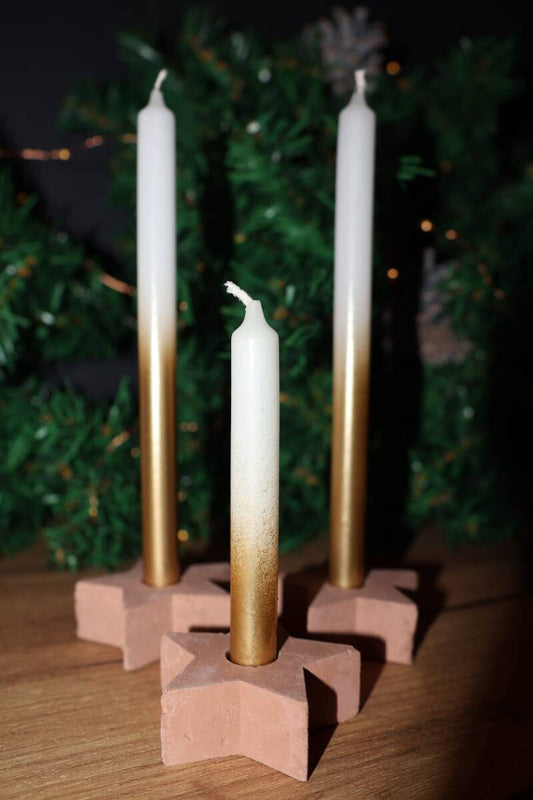 Luxe Giftset β 2 Beton Ster Kandelaars + 20 Potloodkaarsjes (Wit/Goud) β Rustik Lys