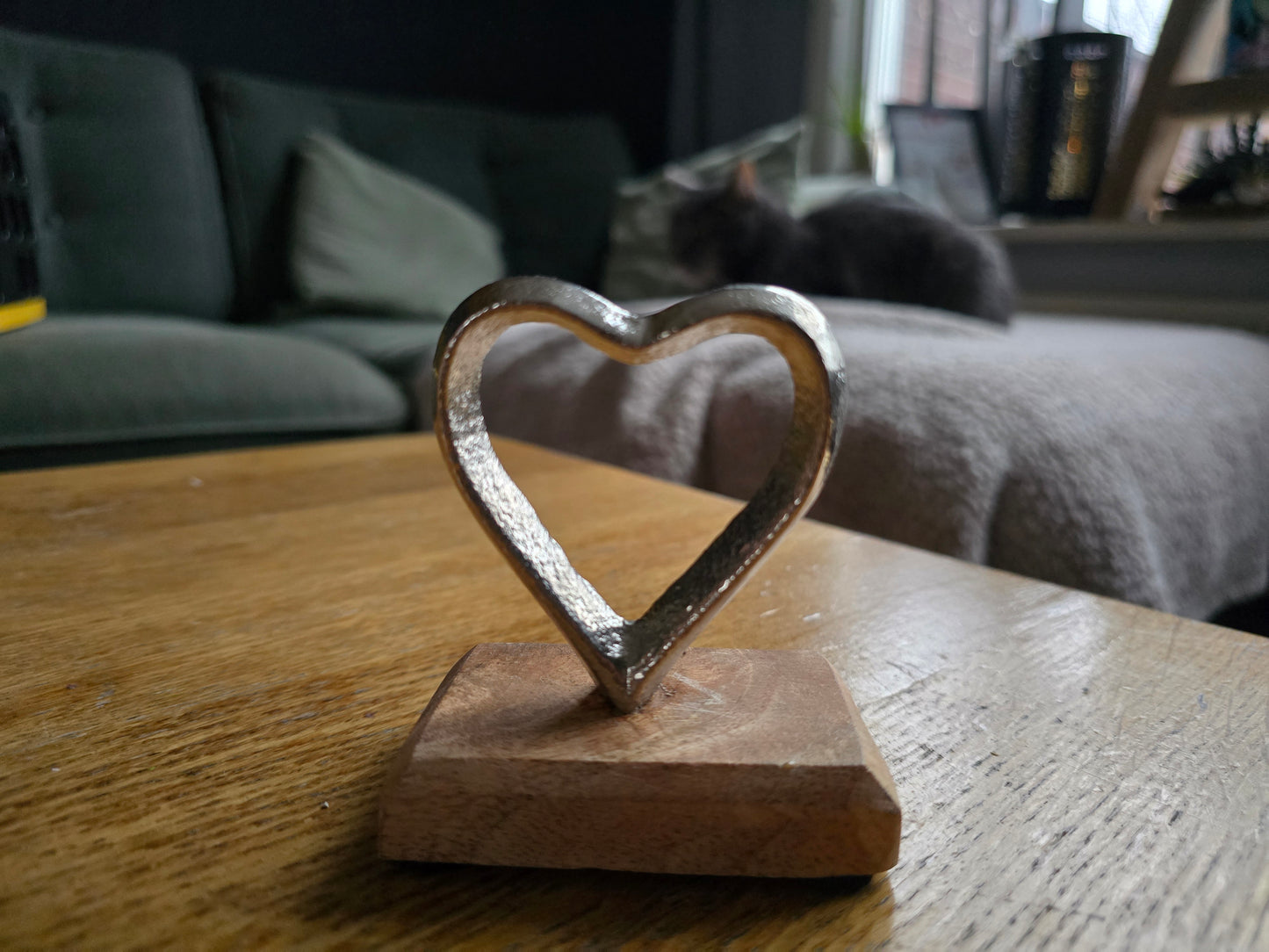 Metalen Hart op Houten Voet
