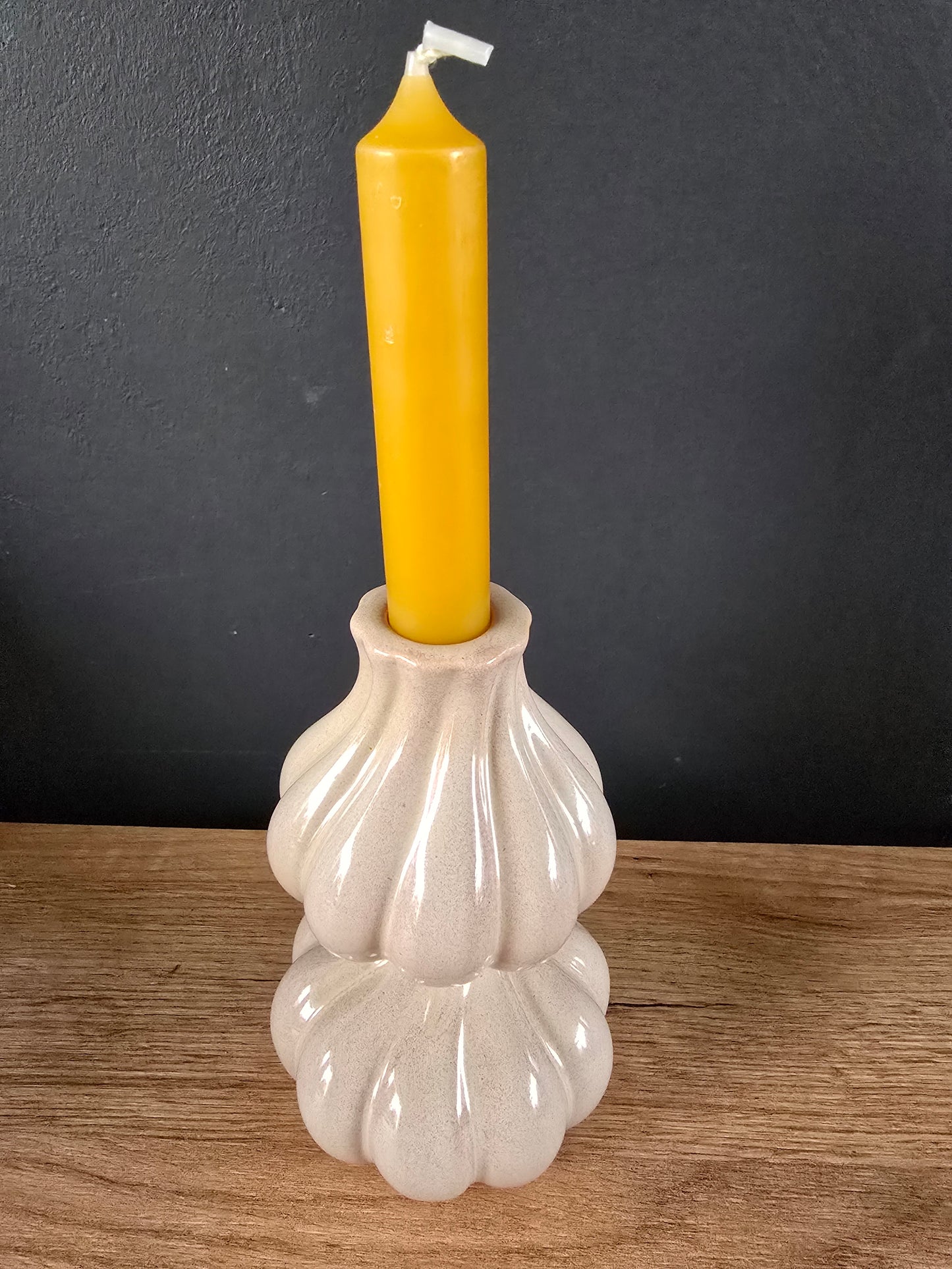 Beige aardewerk kandelaar single