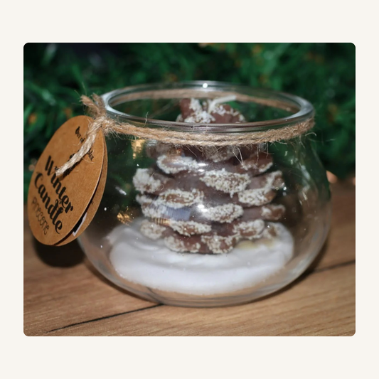 Out of the Blue – Dennenappelkaars in Glas (Winterse & Feestelijke Sfeermaker)