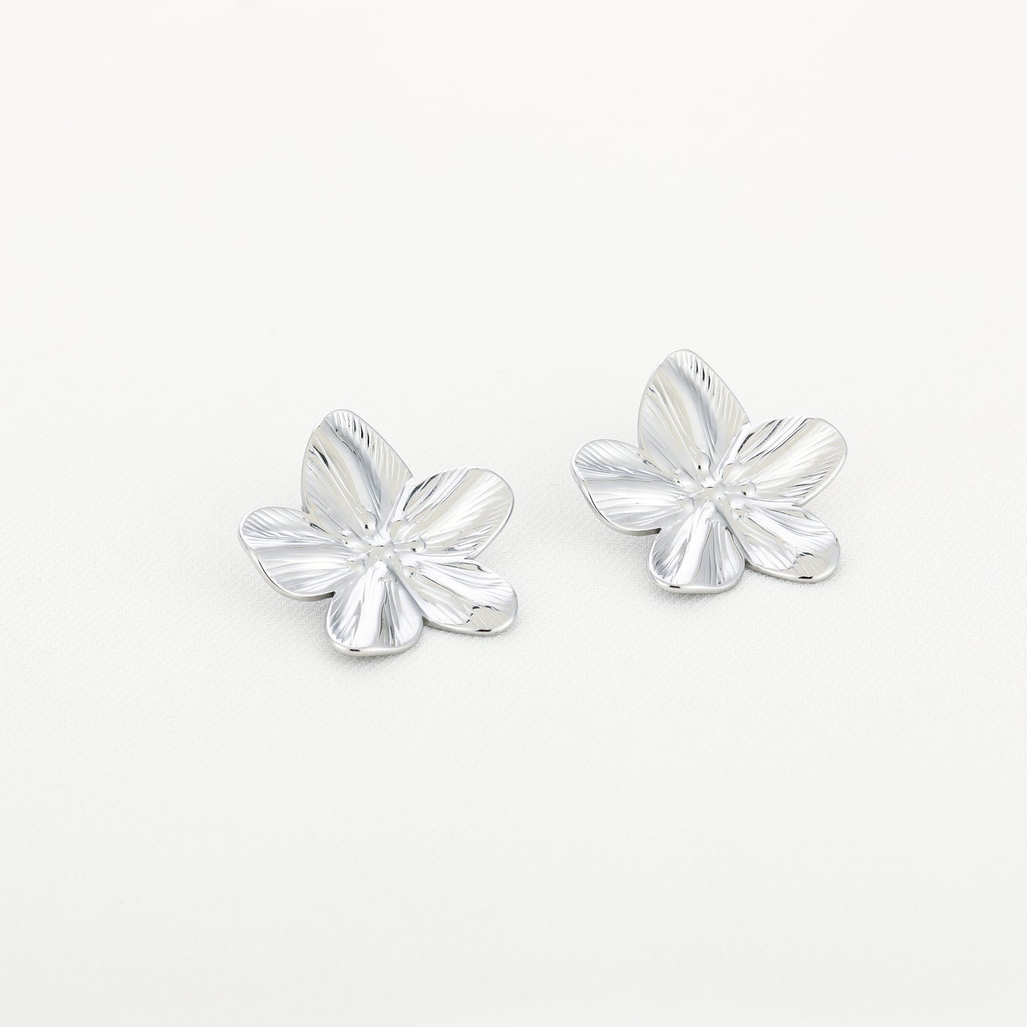 Floral Shine Stud Earrings