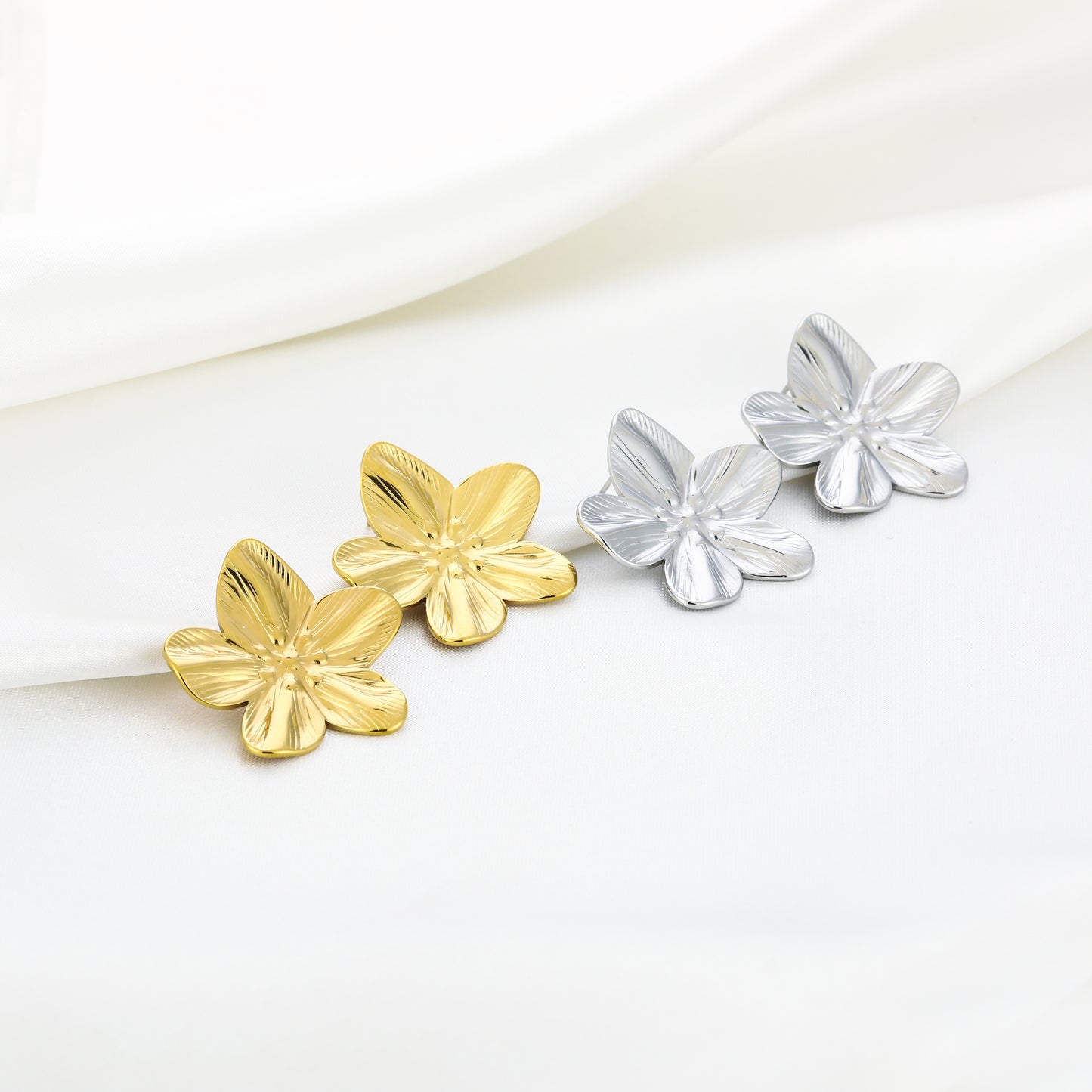 Floral Shine Stud Earrings