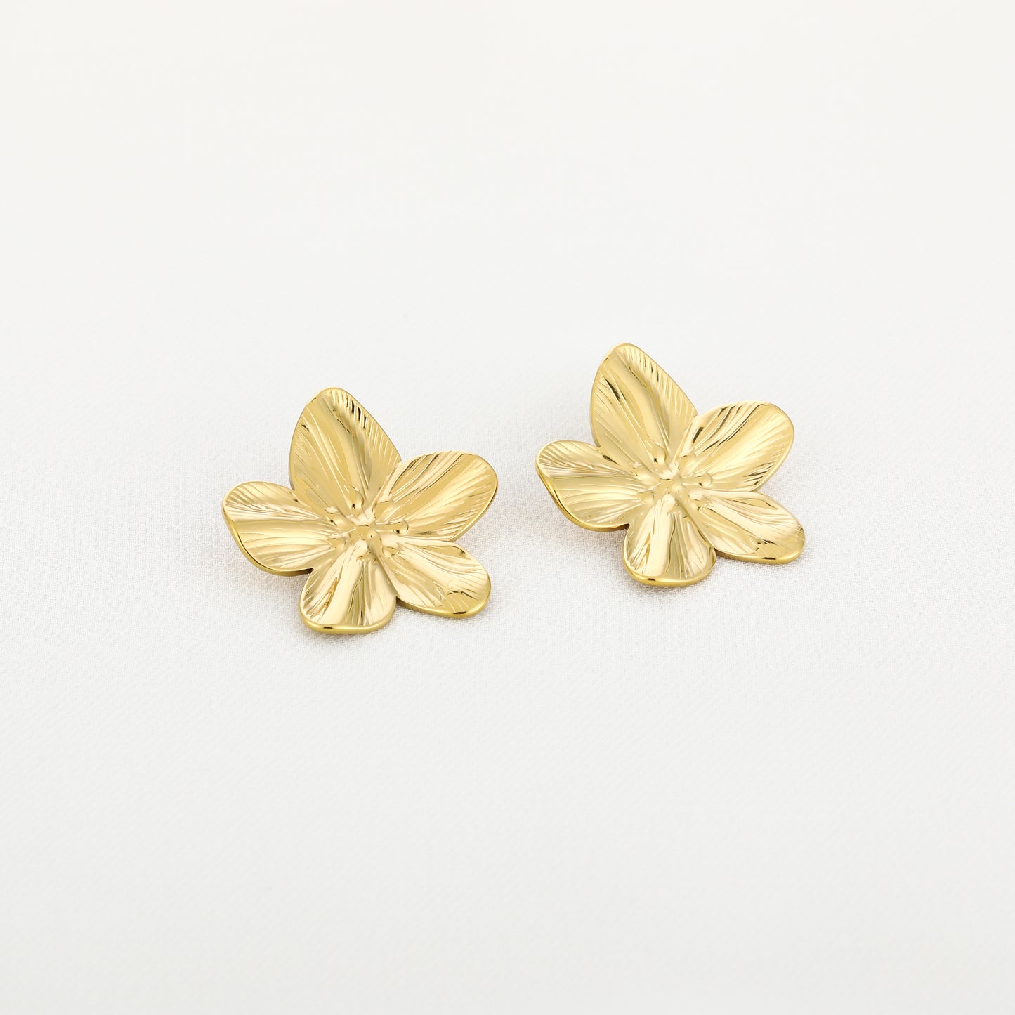 Floral Shine Stud Earrings