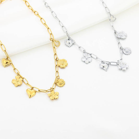 Golden Floral Charms Necklace – Gouden Bedelketting met Bloemen & Hartjes (Stainless Steel)